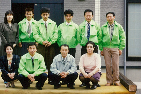 写真:過去の社員集合写真
